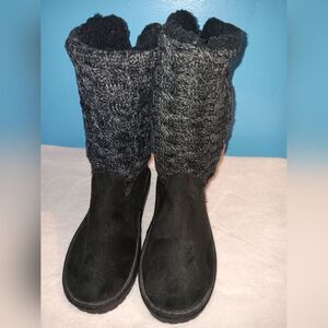 NWOT Muk Luks Black Faux Suede Short Ankle Boots Size 7 Plush Warm Winter